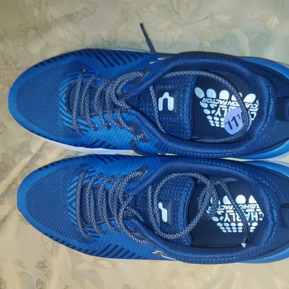 Blue athletic sneakers 👟 - Picture 5 of 9